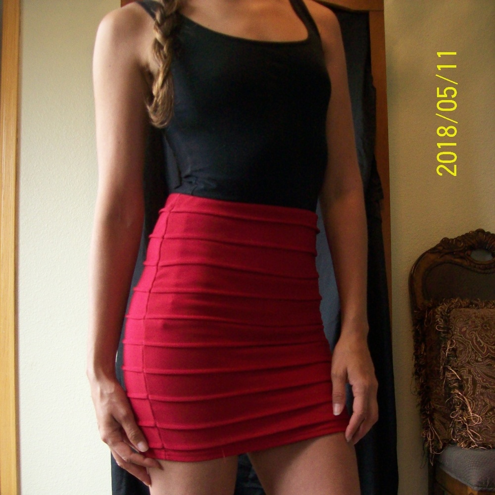Ambiance Apparel, Mini Skirt, High Waist Red Small